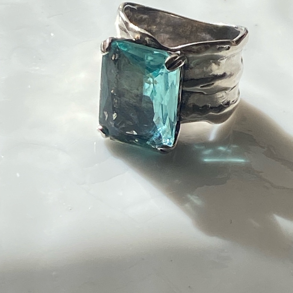 Silpada Aqua Blue and Sterling Ring size 7
R1608 - Picture 3 of 9